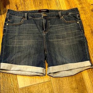 Liverpool women’s size 18W denim shorts. 7” inseam.